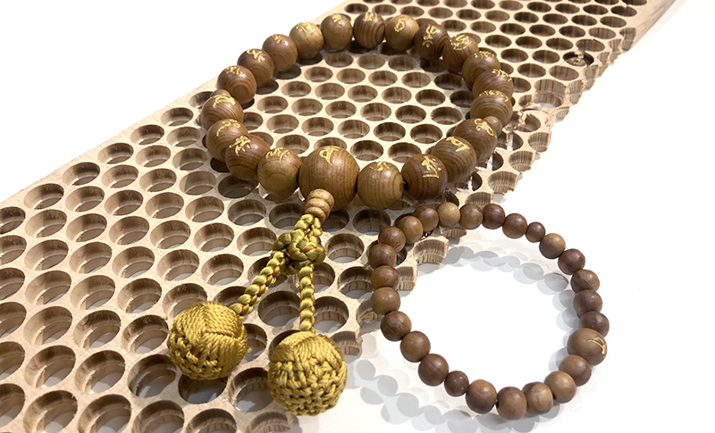 世界文化遺産「東寺　慶賀門」の古材を使ったお数珠のご紹介