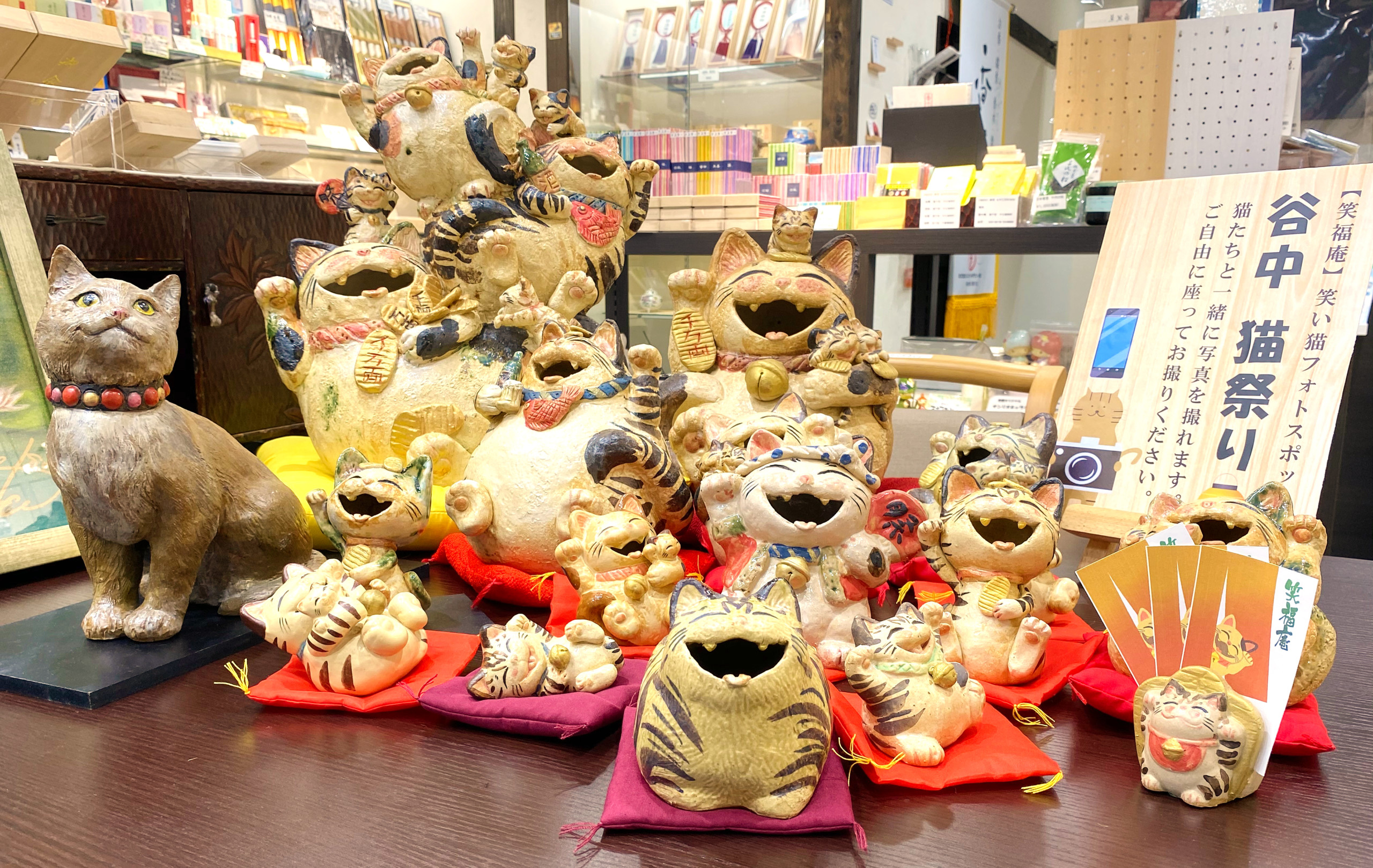 谷中 猫祭り in 香源上野桜木店　開幕！！満面の笑顔の猫が大集合