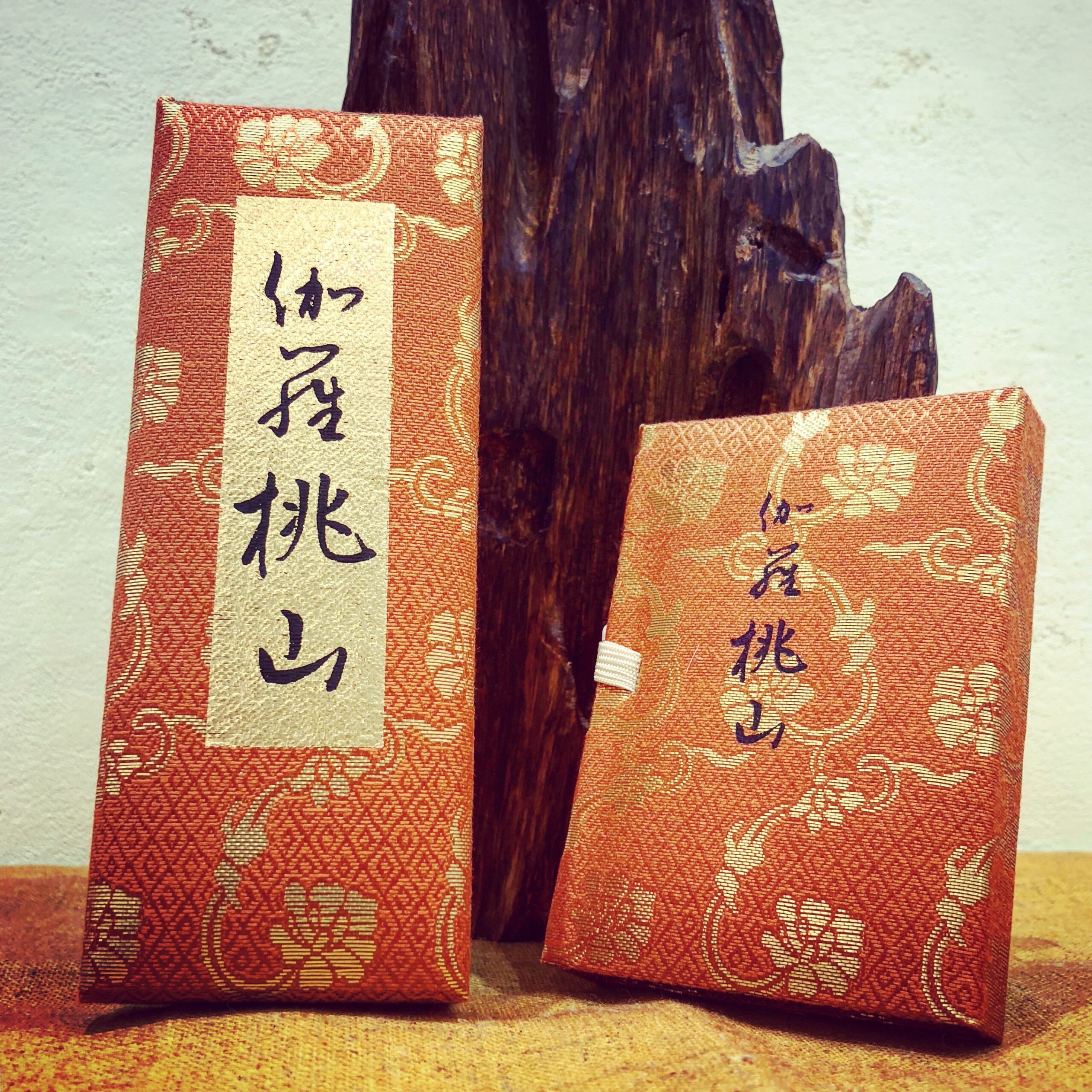 【香源 上野桜木店】今回ご紹介する商品は日本香堂の最上位ランクの伽羅香「伽羅桃山」です。