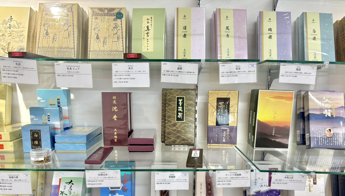 香源　京都烏丸五条店　伽羅　沈香　白檀　店内03