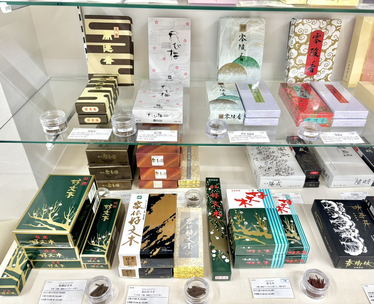 香源　京都烏丸五条店　伽羅　沈香　白檀　店内03