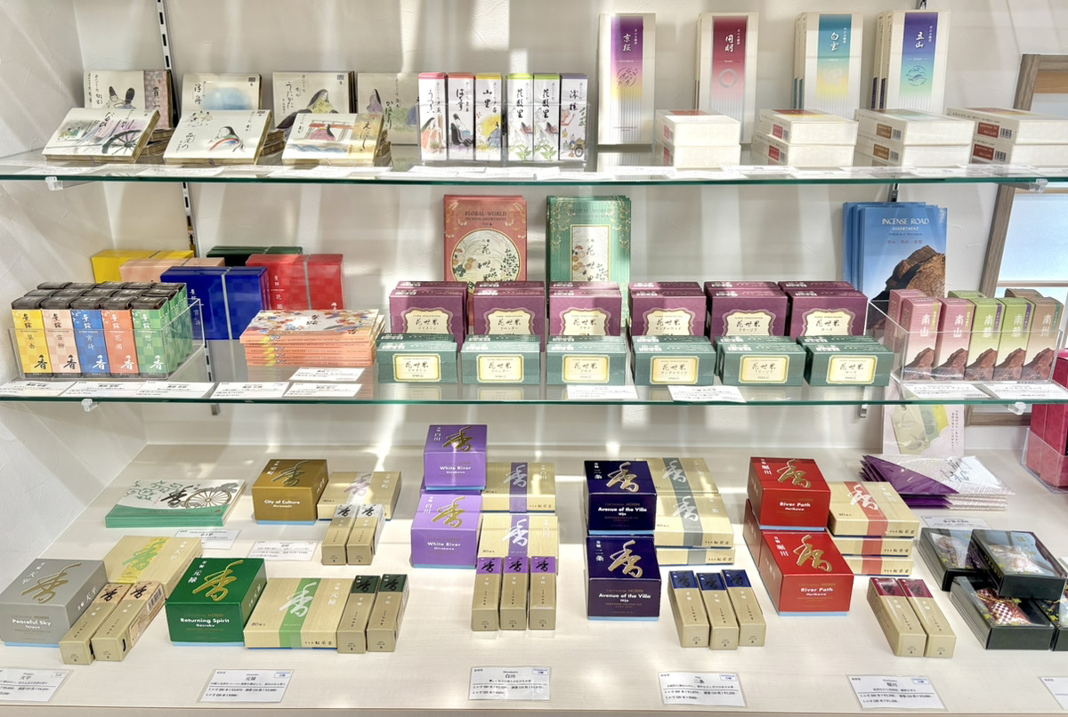 香源　京都烏丸五条店　洋風のお香　店内02
