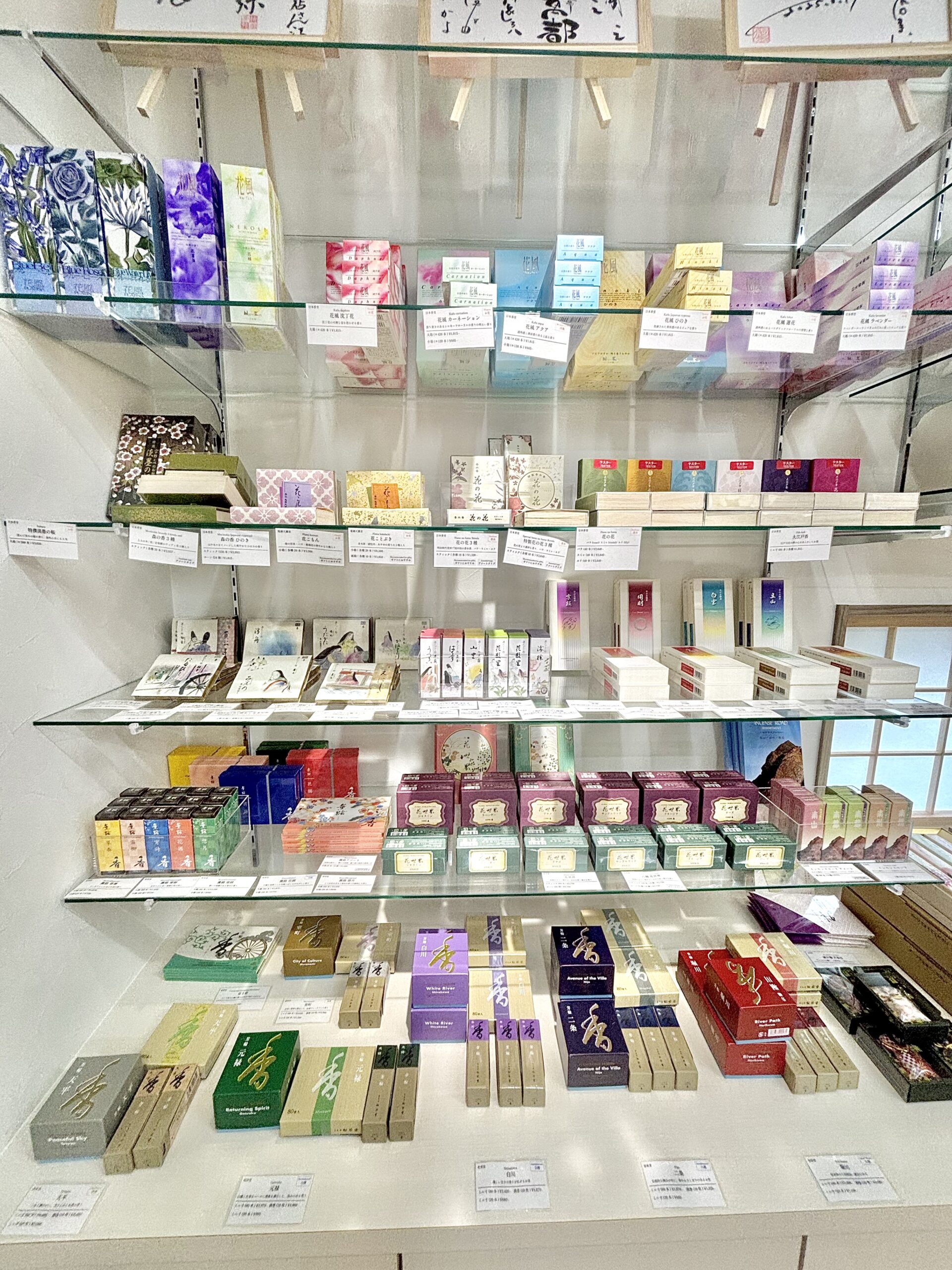 香源　京都烏丸五条店　洋風のお香　店内01