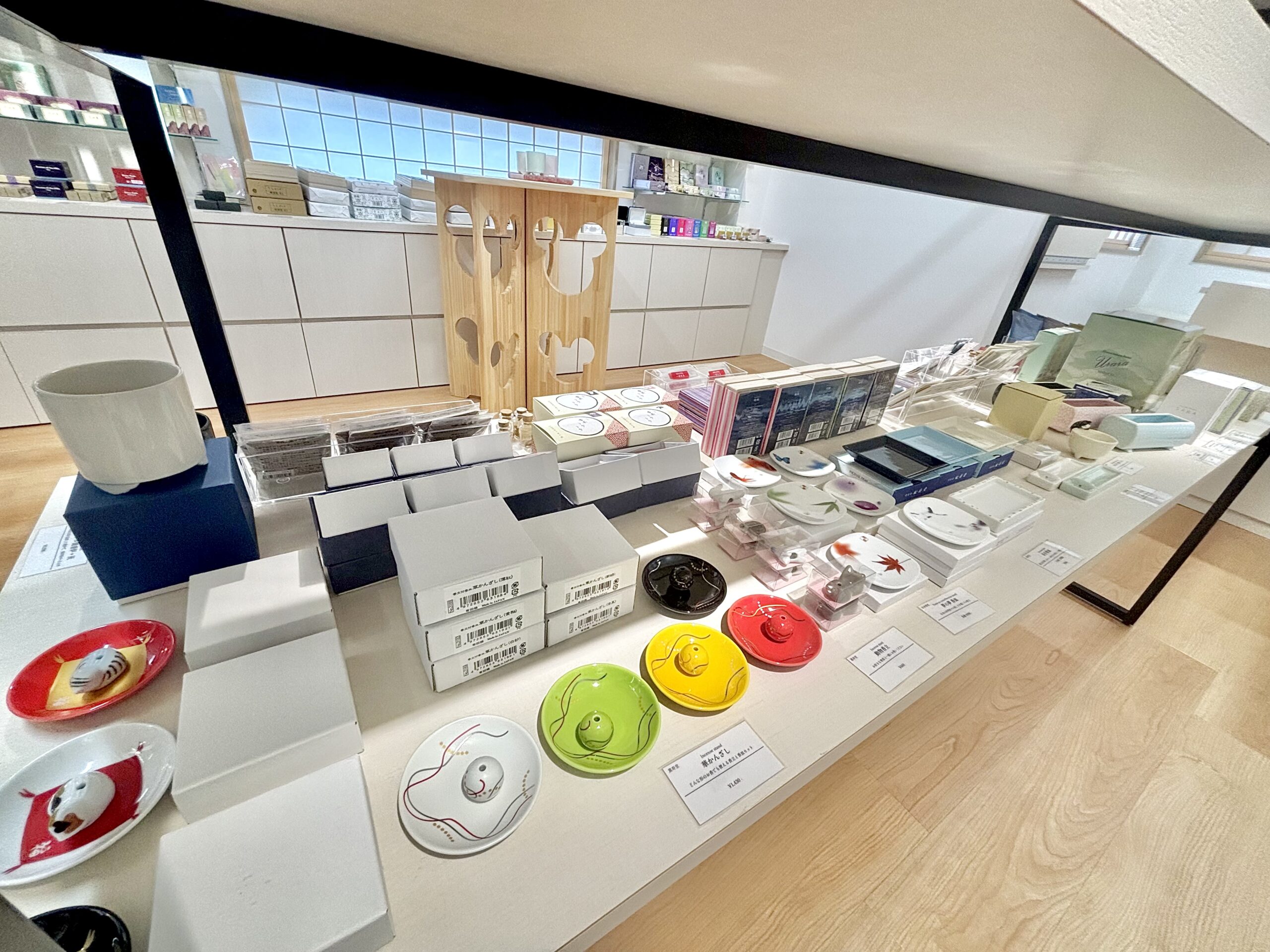 香源　京都烏丸五条店　匂い袋　塗香　香立　店内01