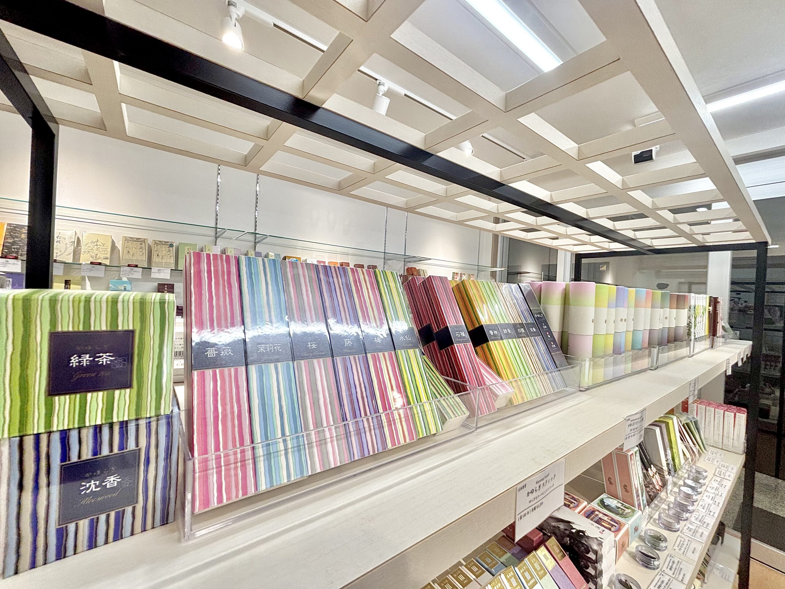 香源　京都烏丸五条店　洋風のお香　店内03