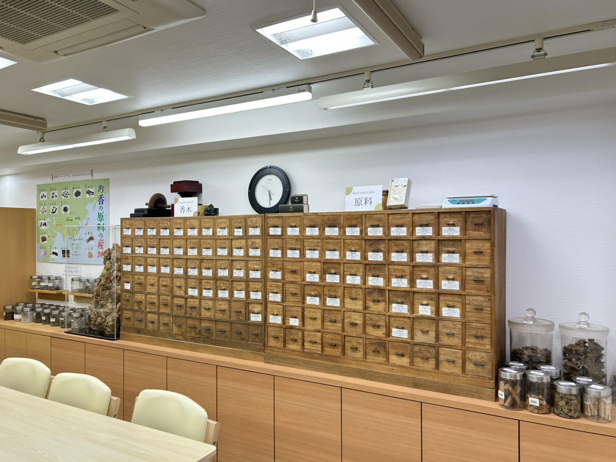 香源　銀座本店　香原料　店内07